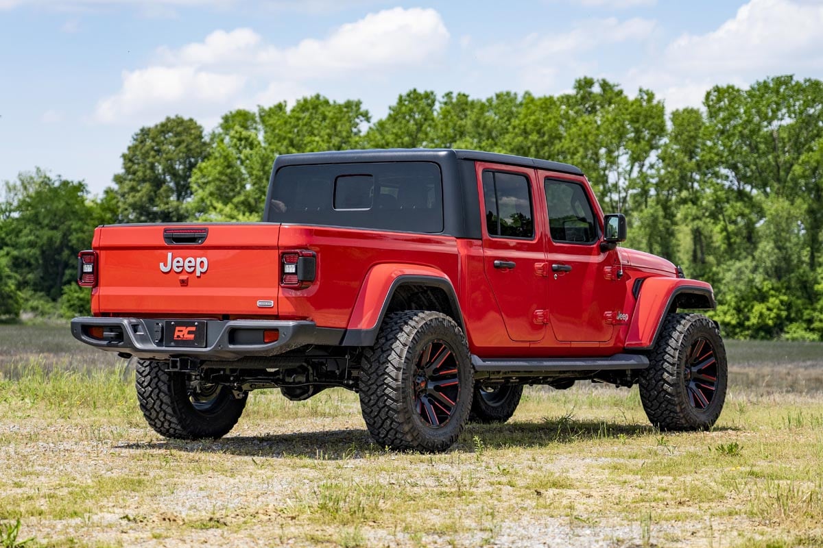 2.5 Inch Leveling Kit | Jeep Gladiator JT 4WD (2020-2023) | Rough Country