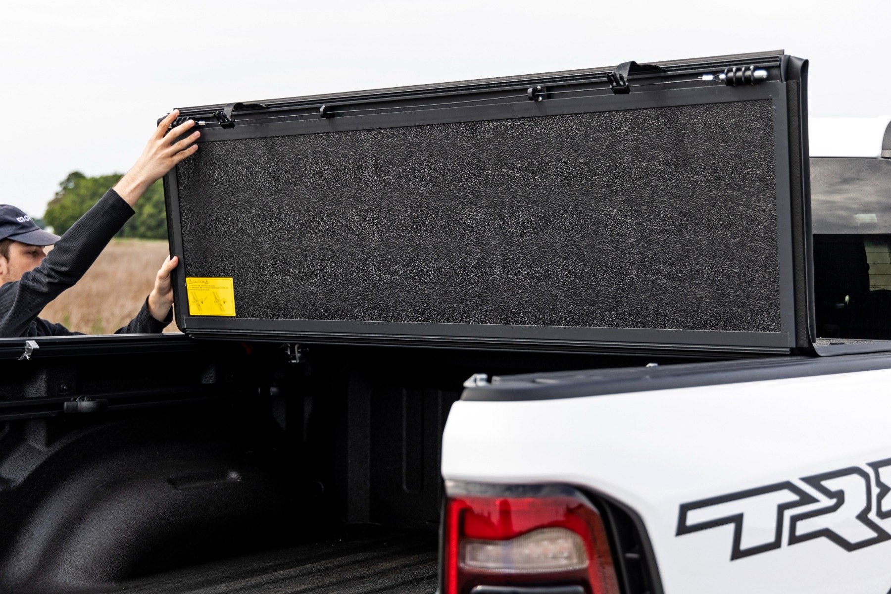 Hard Low Profile Bed Cover | 5'9 Bed | Chevy/GMC 1500 (19-24)