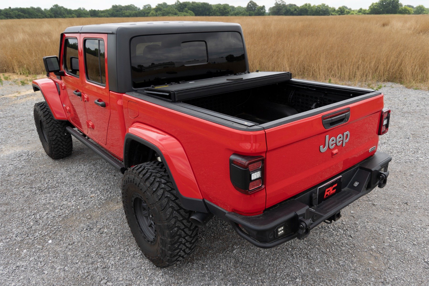 Rough Country (47620500A) Hard Low Profile Bed Cover | 5' Bed | Jeep Gladiator JT 4WD (20-23)