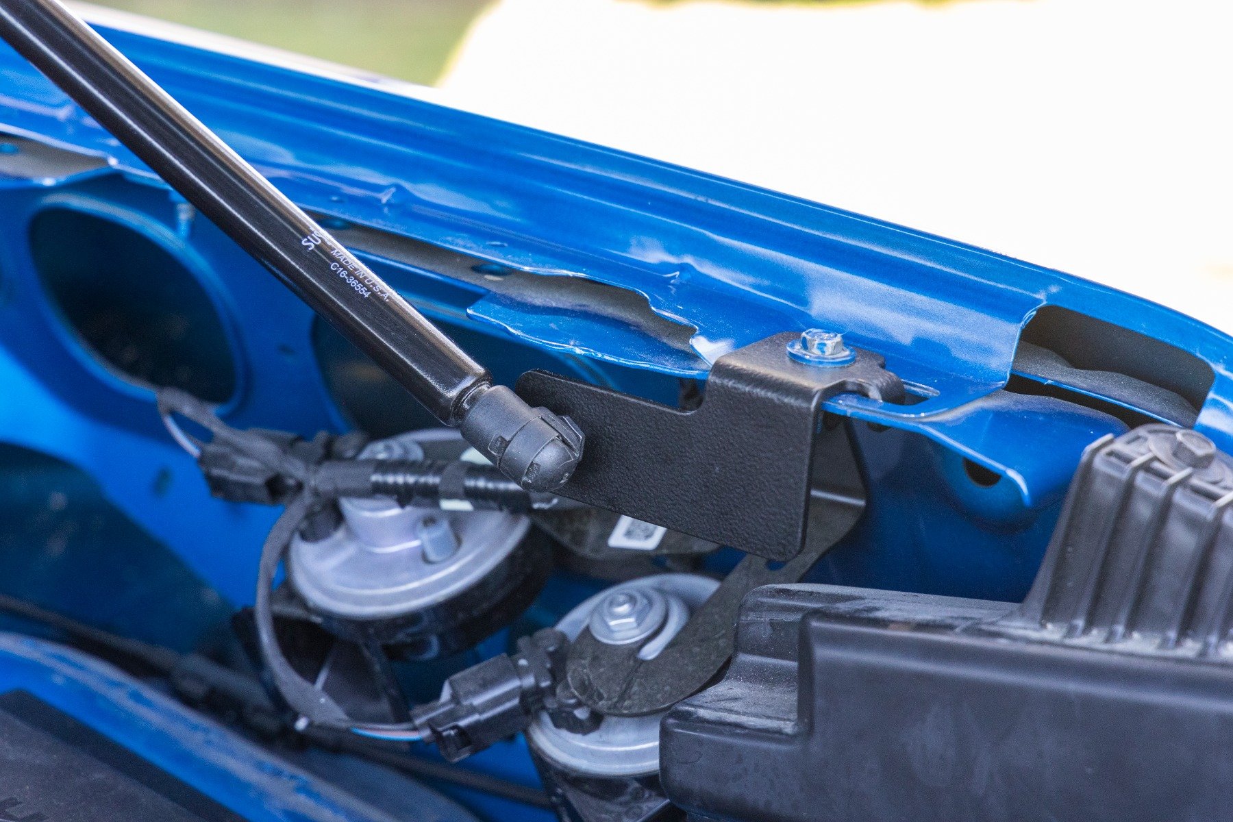 Hydraulic Hood Assist   Ford Maverick    Rough C ...