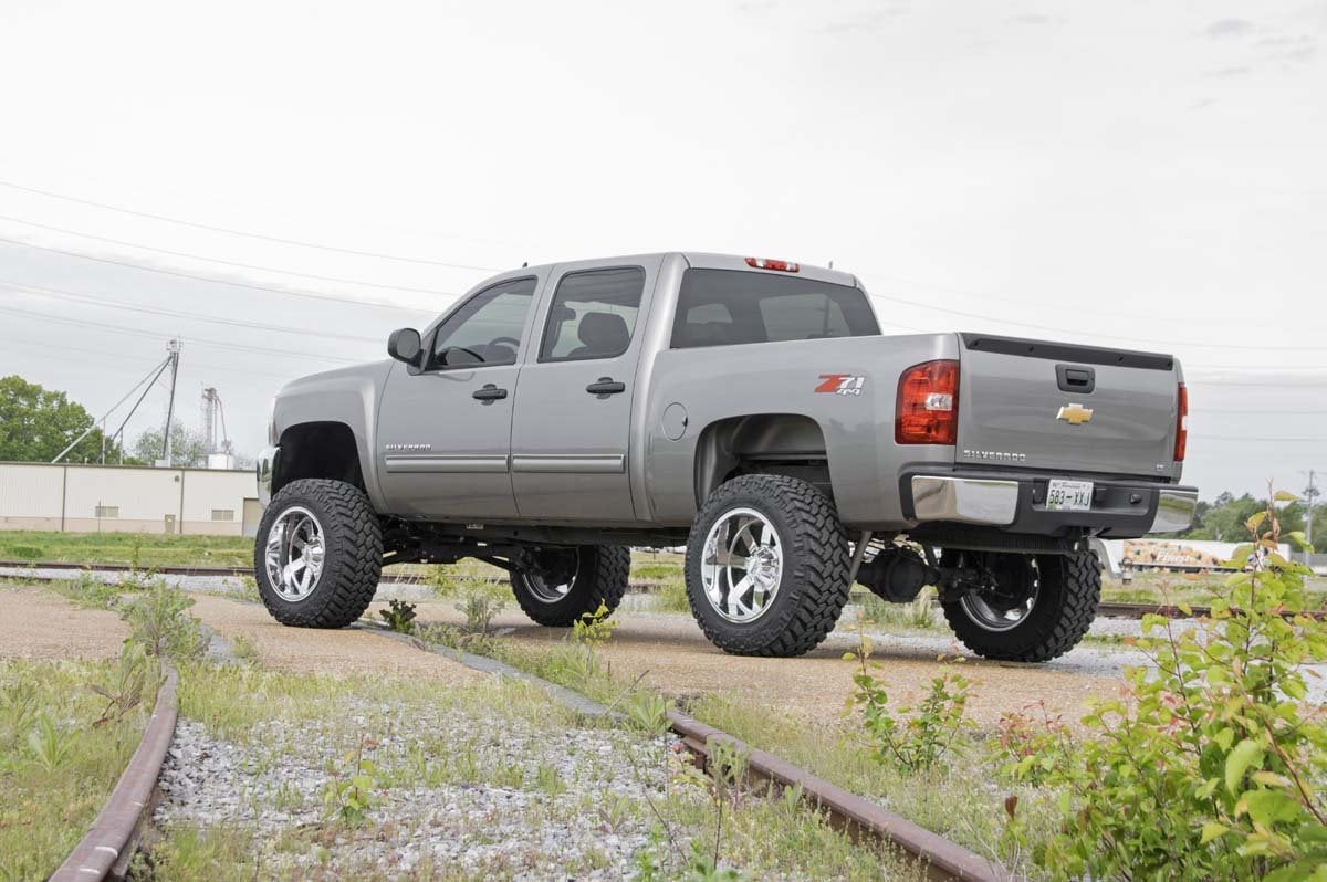 7.5 Inch Lift Kit | Chevy/GMC 1500 4WD (07-13)