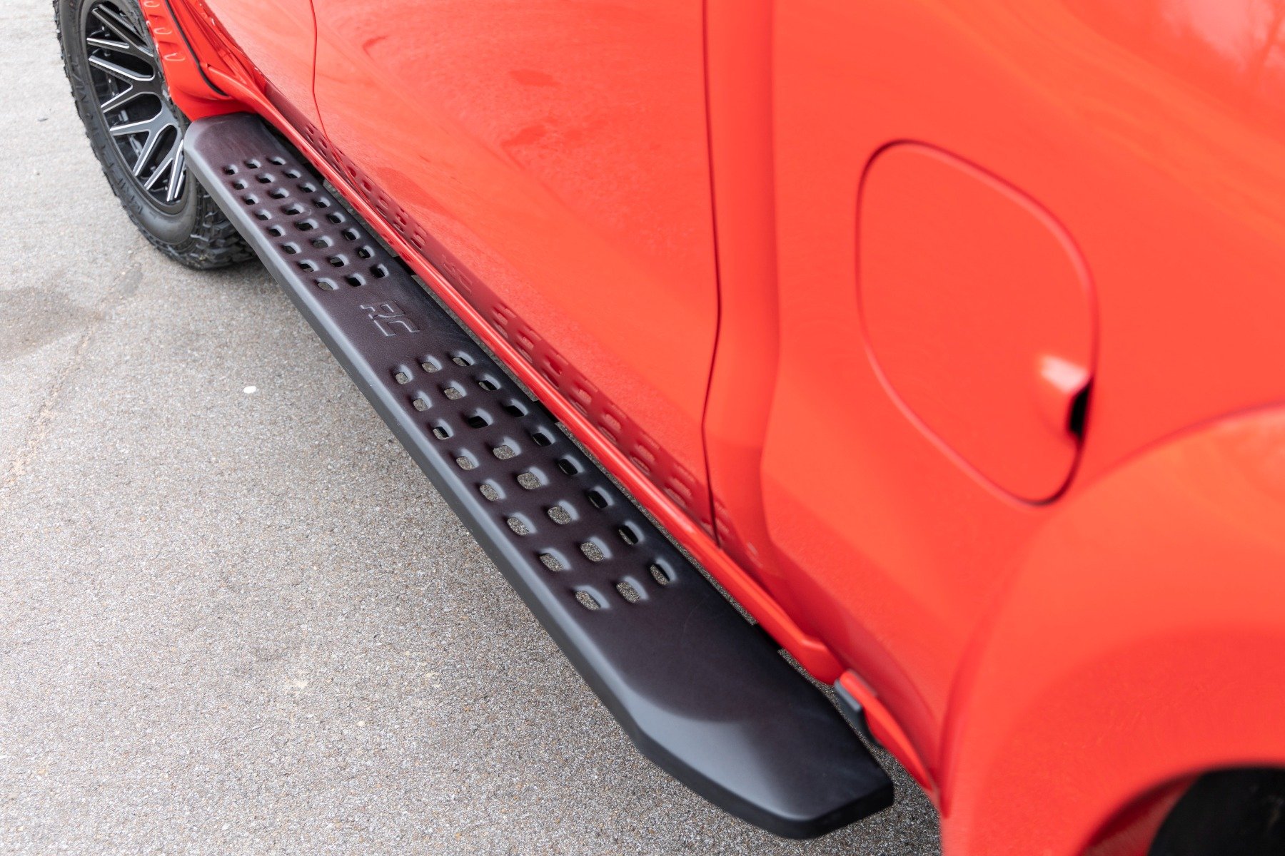 RPT2 Running Boards | Crew Cab | Black | Chevy / GMC 1500 / 2500HD / 3500HD (19-24)