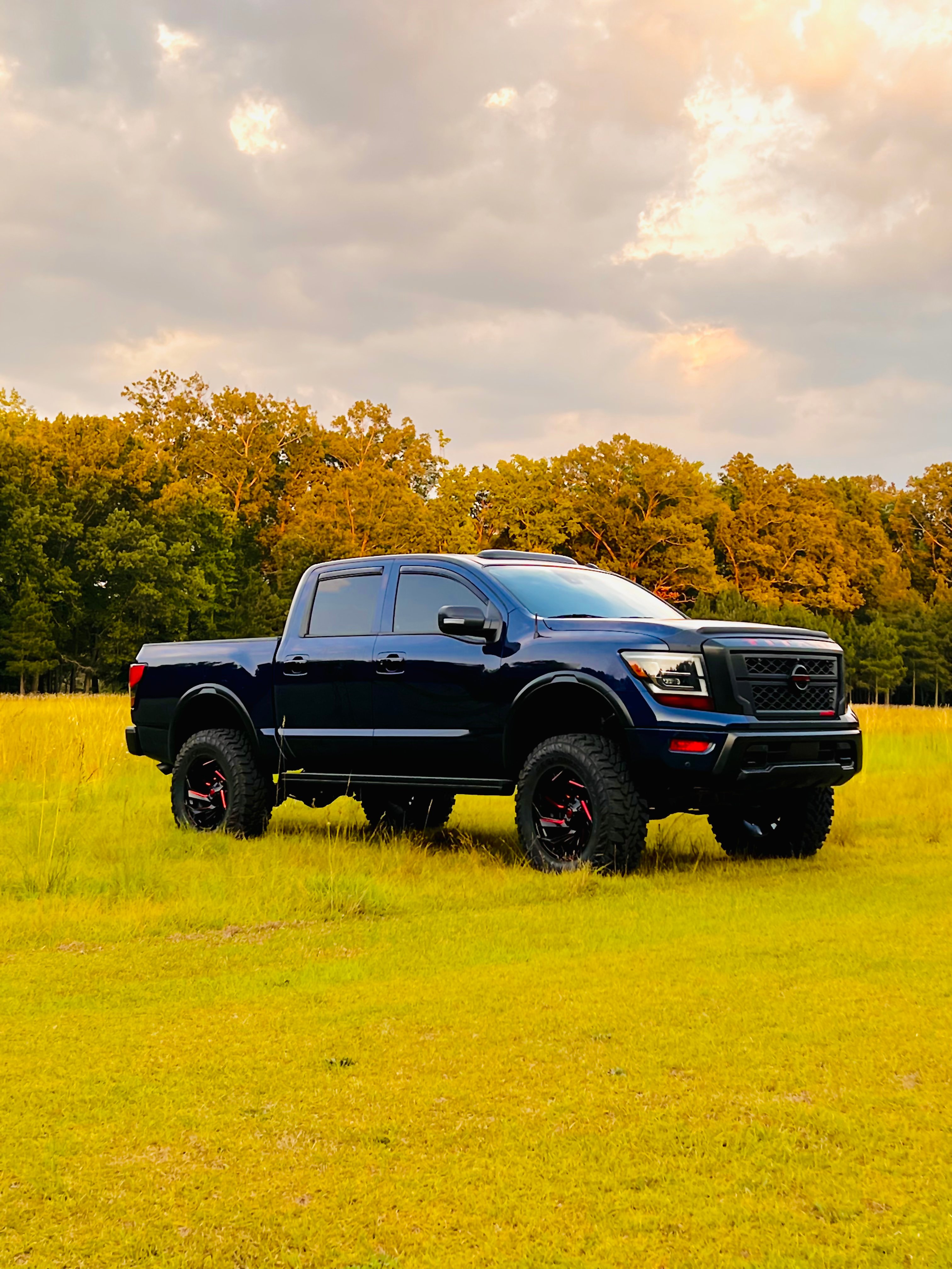 View build 6 Inch Lifted 2020 Nissan Titan 4WD | Rough Country