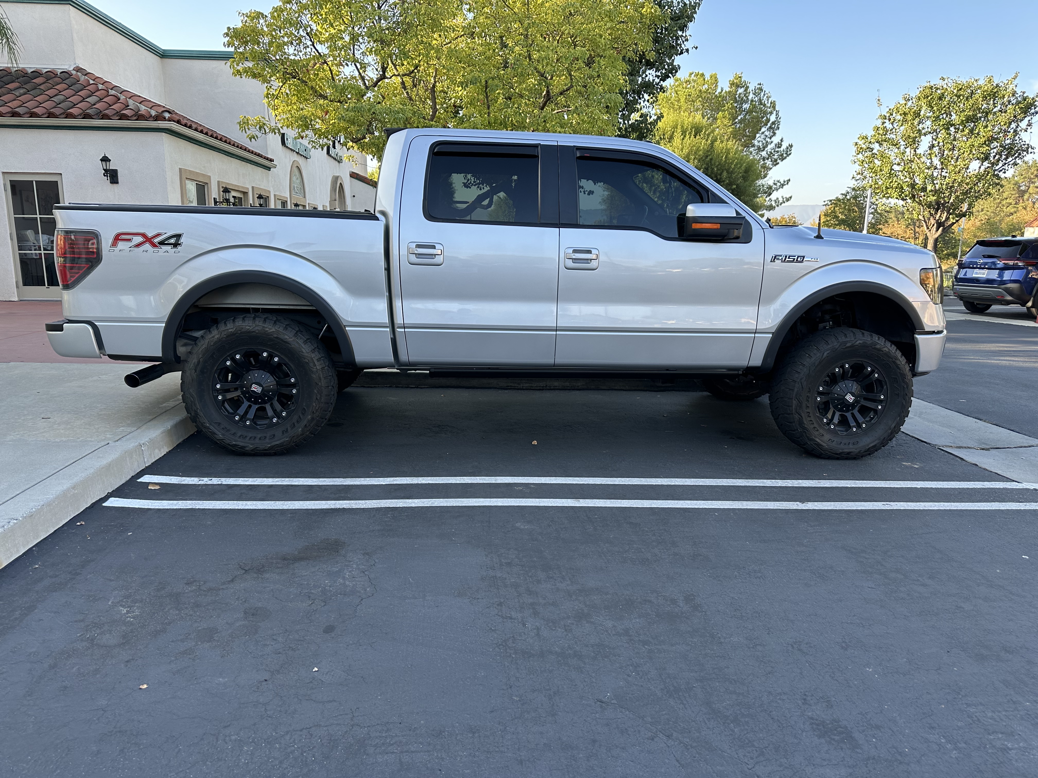 View build 4 Inch Lifted 2013 Ford F-150 4WD | Rough Country