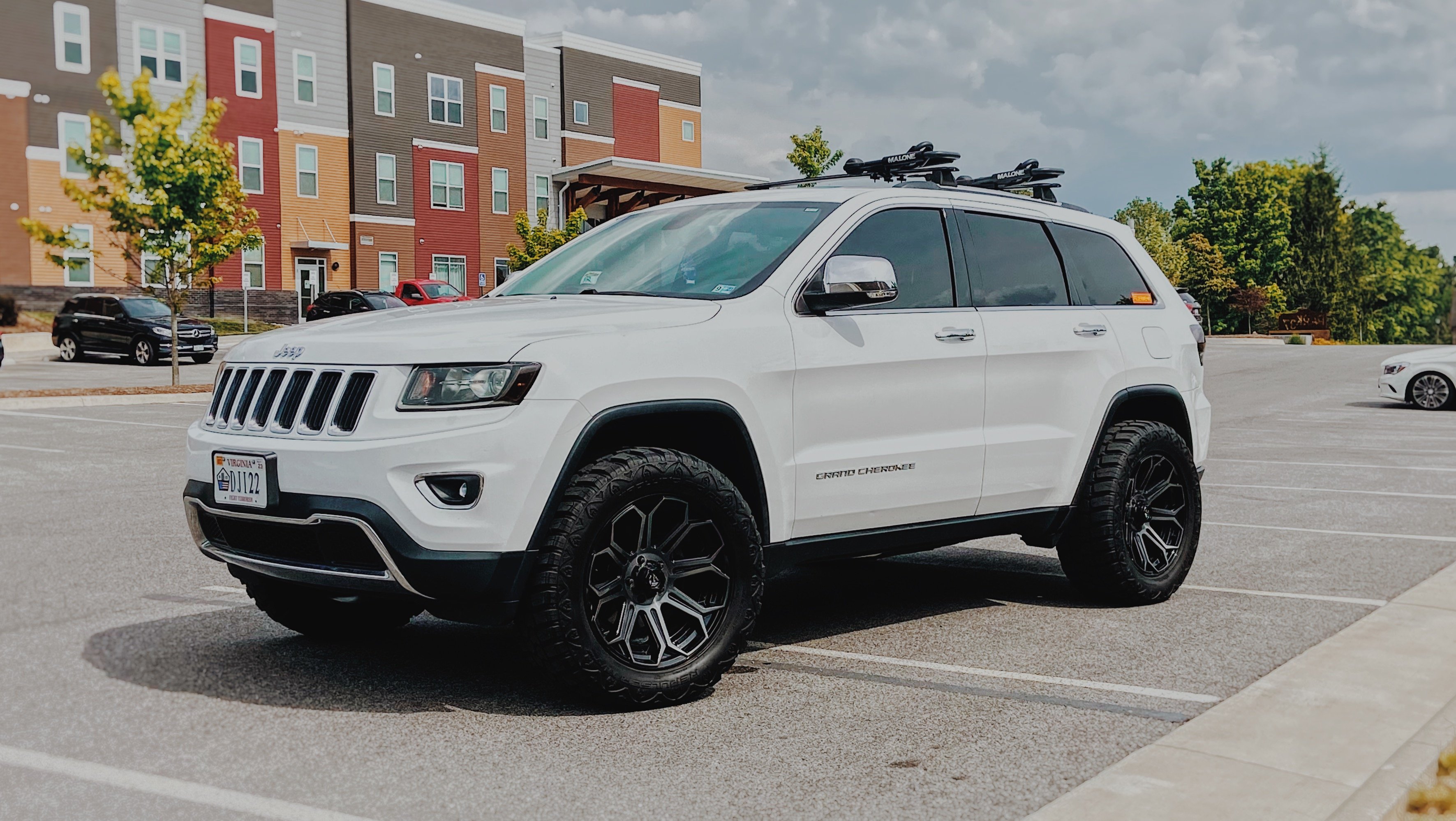 View build 2.5 inch Lifted 2015 Jeep Grand Cherokee 4WD | Rough Country