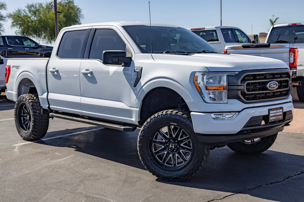 View build 6 Inch Lifted 2022 Ford F-150 4WD | Rough Country