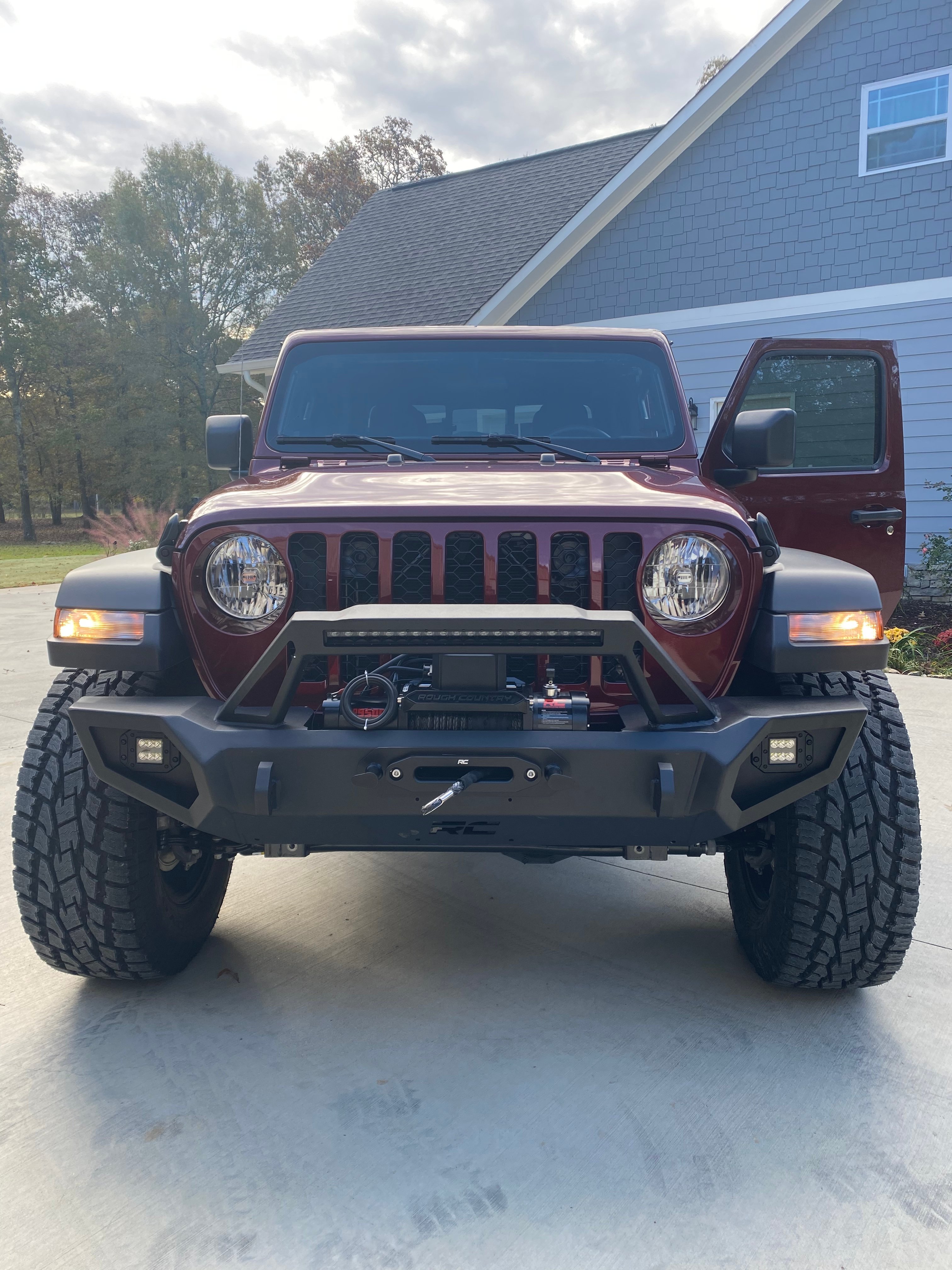 View build 2.5 inch Lifted 2021 Jeep Gladiator JT 4WD | Rough Country