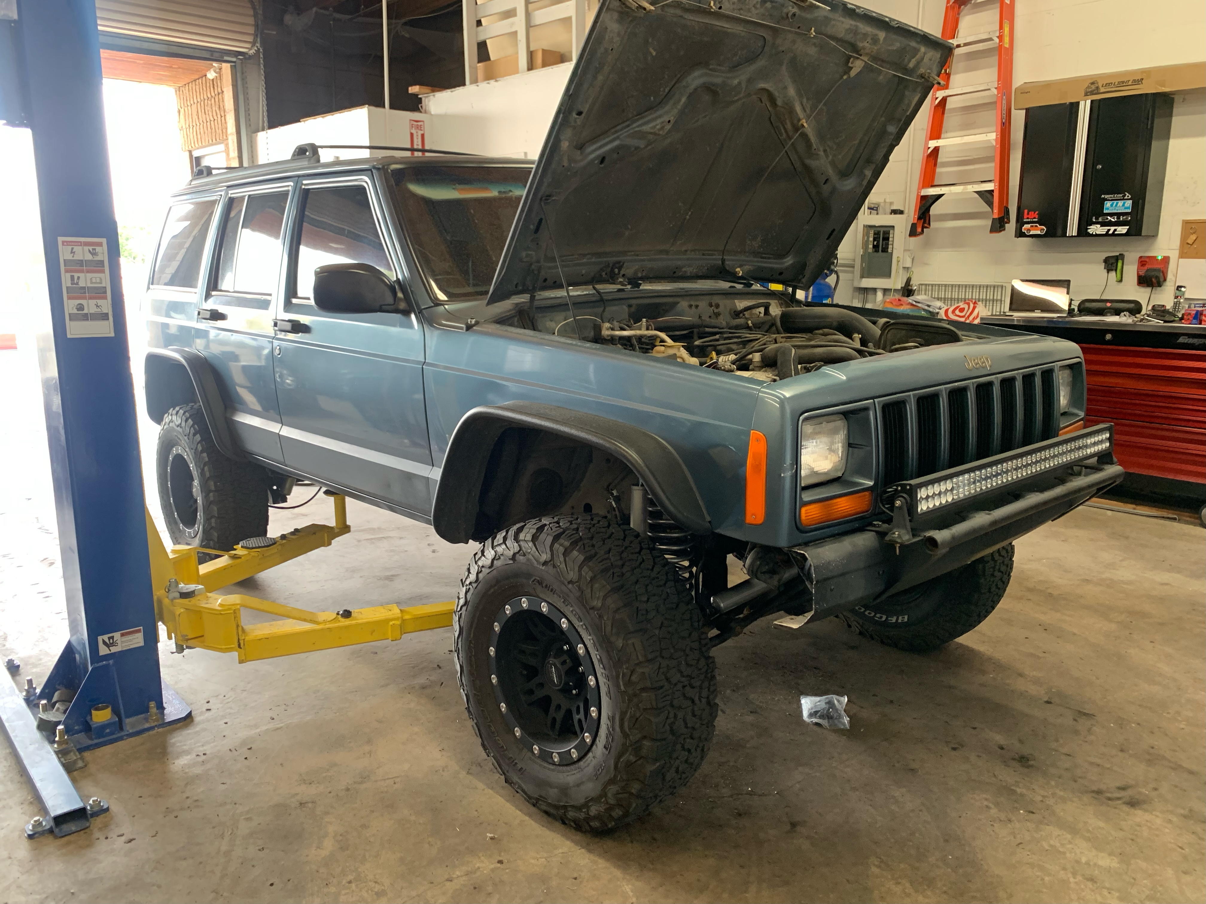 4.5 Inch Lift Kit | Rear AAL | Jeep Cherokee XJ 2WD/4WD (1984-2001