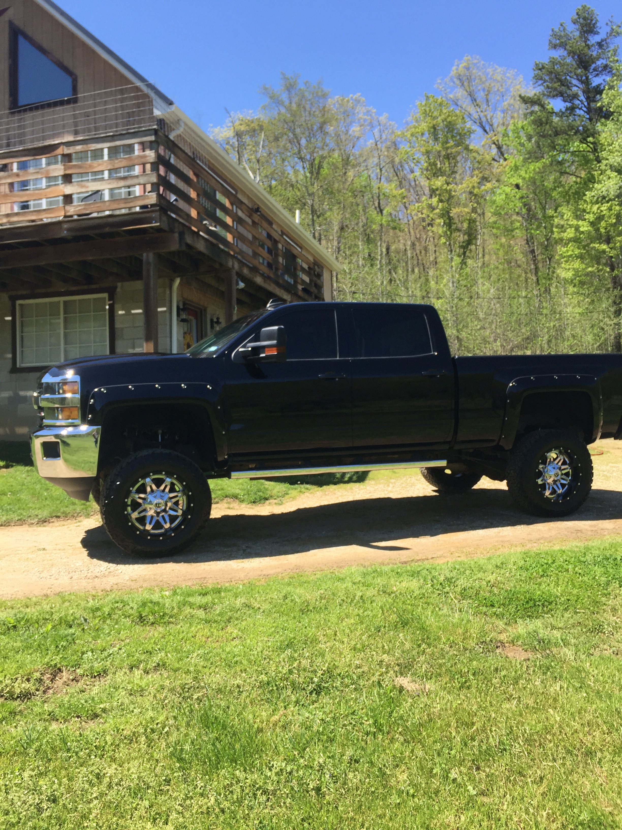 View build 5 Inch Lifted 2017 Chevy Silverado 2500 HD 4WD | Rough Country