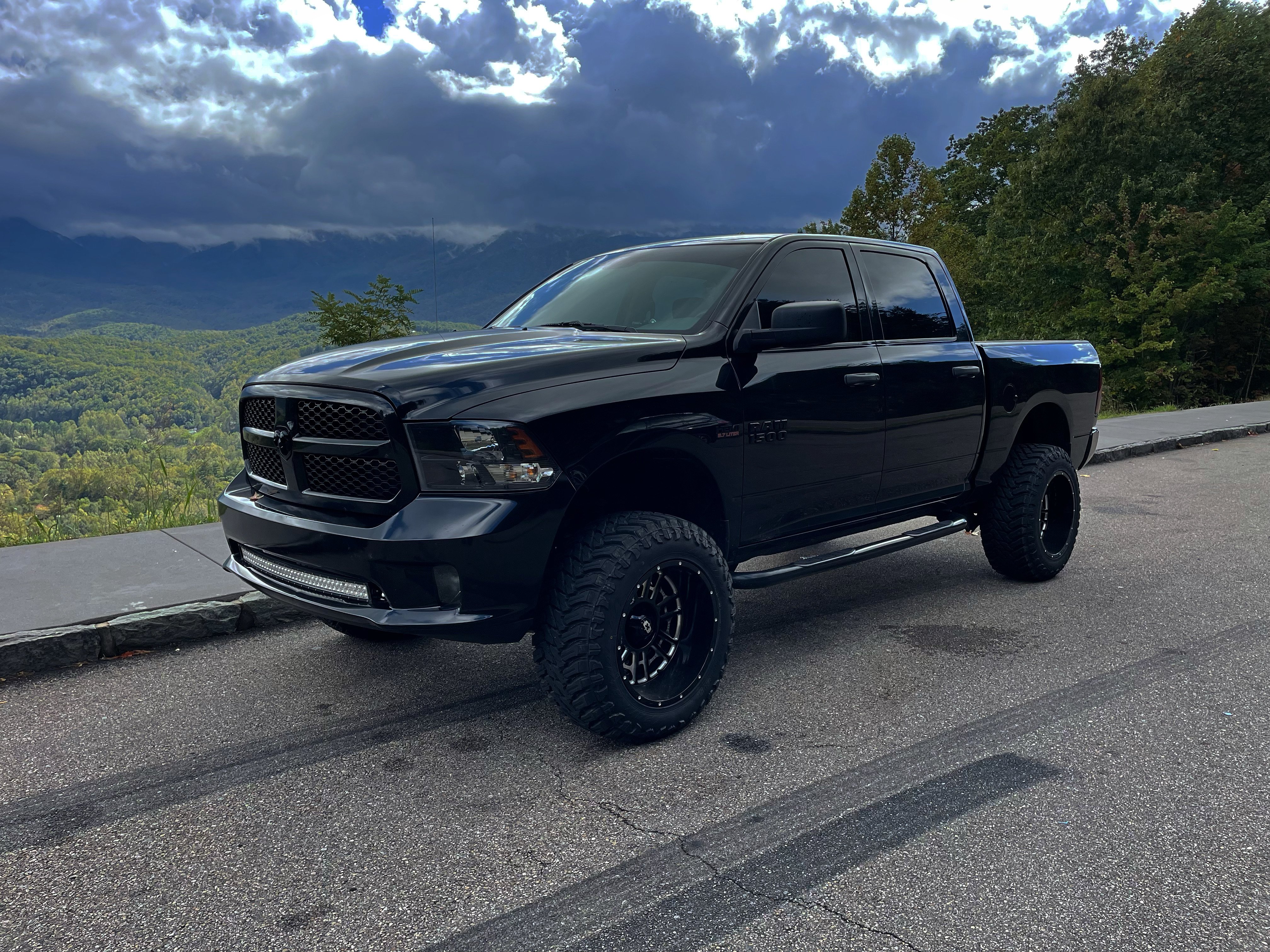 View build 3 Inch Lifted 2018 Ram 1500 4WD | Rough Country