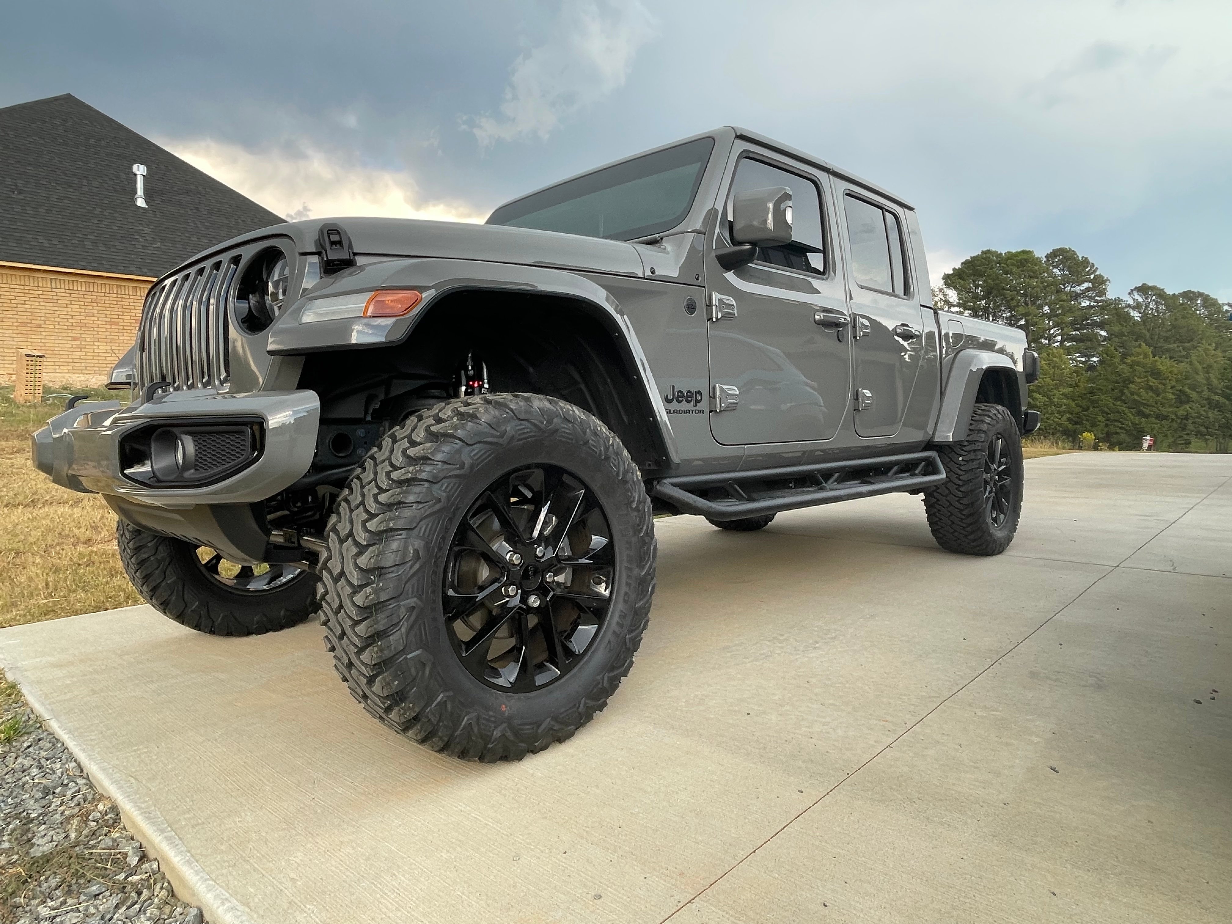 View build 3.5 Inch Lifted 2022 Jeep Gladiator JT 4WD | Rough Country