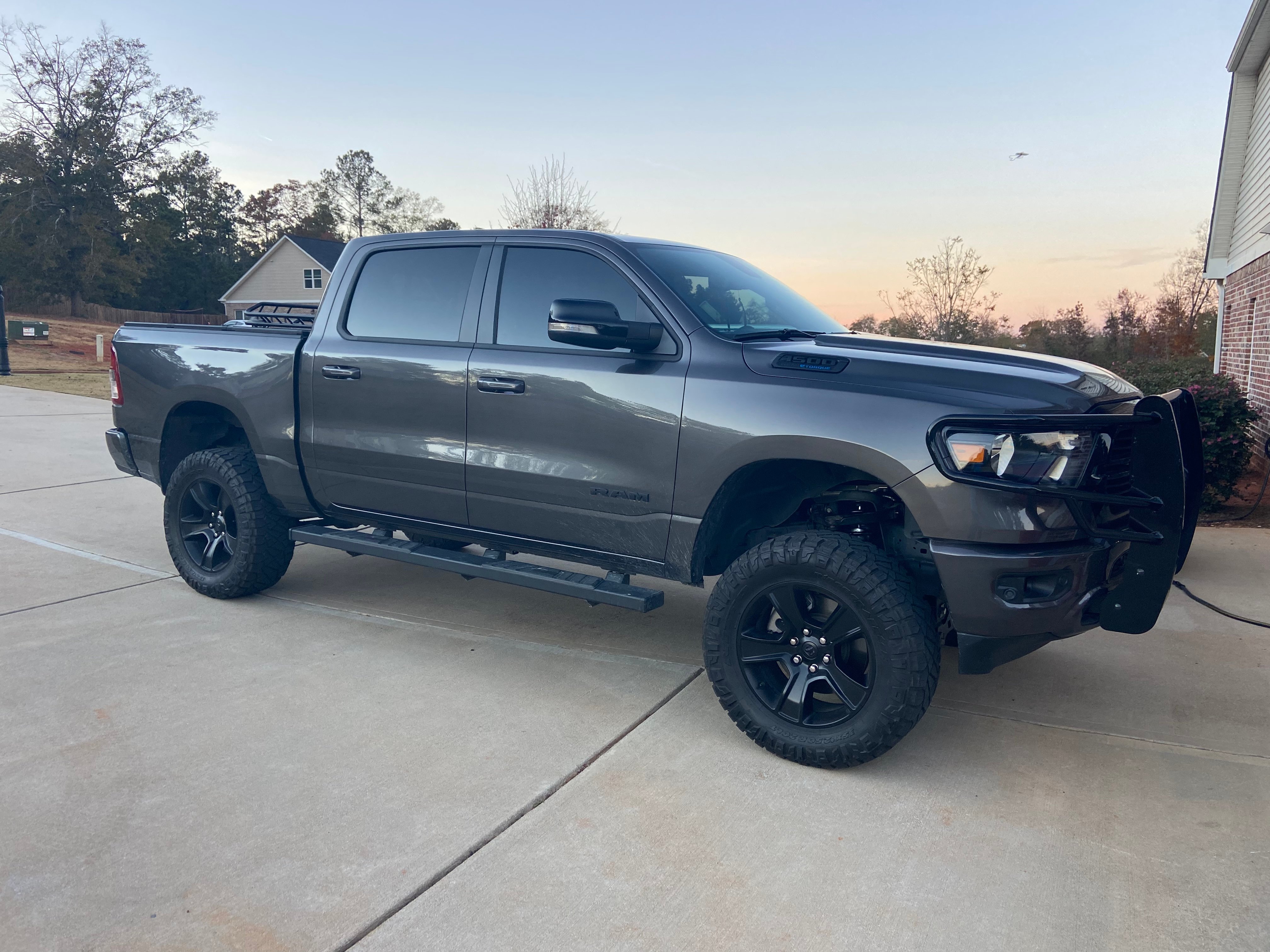 View build 6 Inch Lifted 2021 Ram 1500 4WD | Rough Country