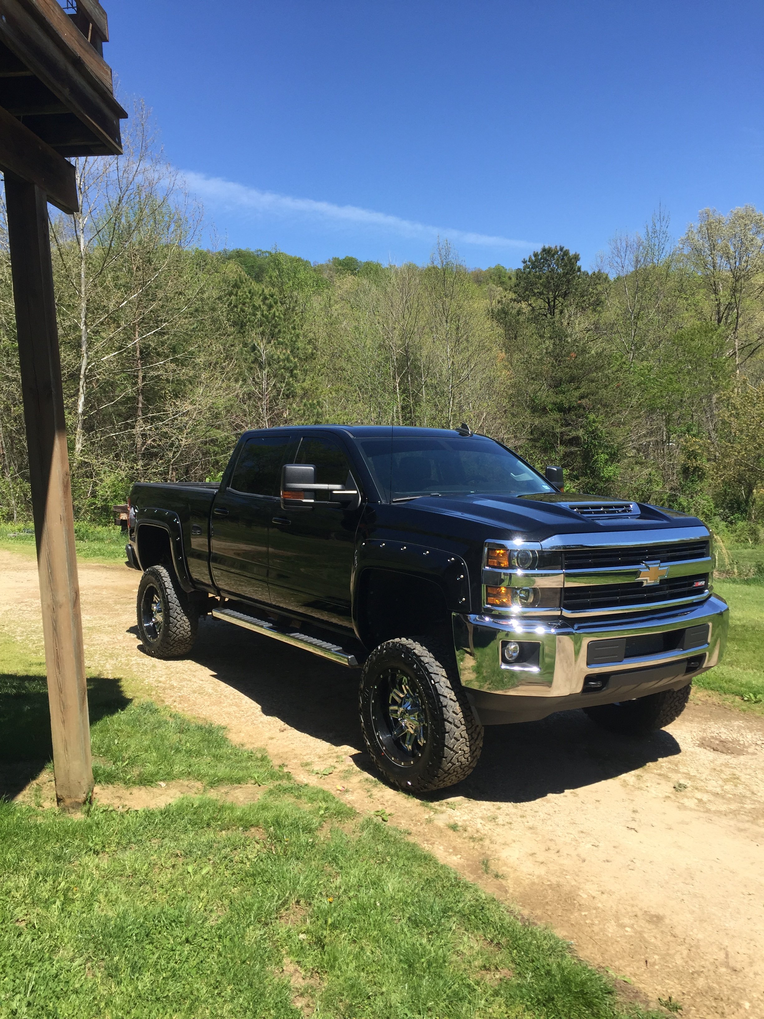 View build 5 Inch Lifted 2017 Chevy Silverado 2500 HD 4WD | Rough Country