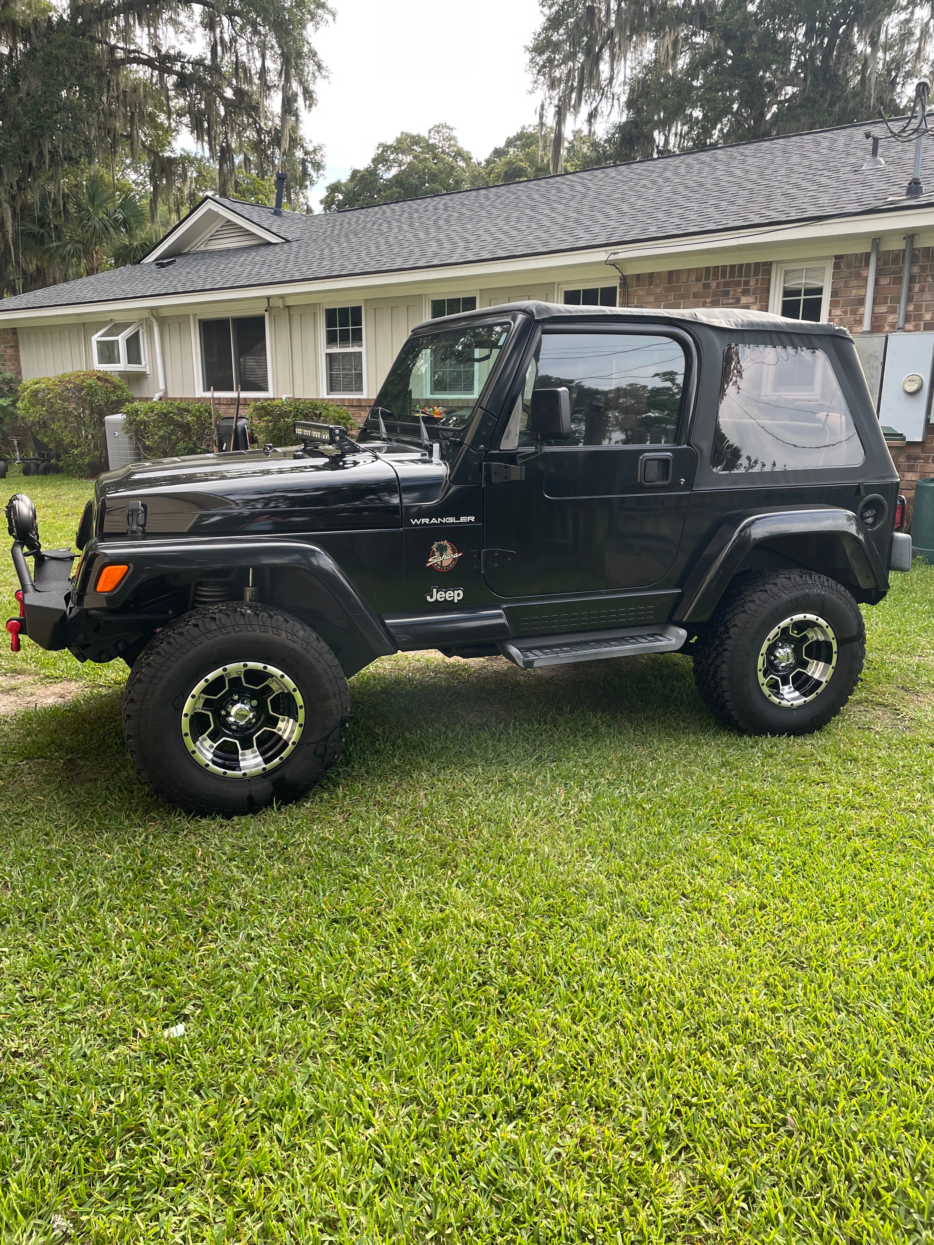 2.5 Inch Lift Kit | Jeep Wrangler TJ 4WD (1997-2006) | Rough Country