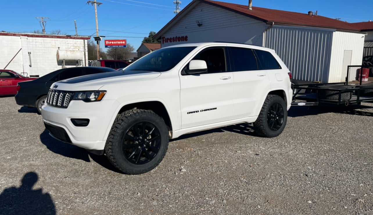 View Build 2 5 Inch Lifted 2017 Jeep Grand Cherokee 4wd Rough Country