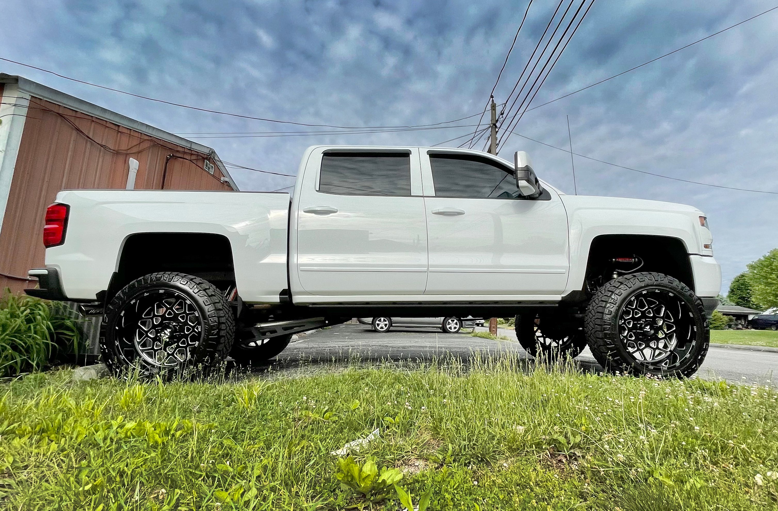 View build 7 Inch Lifted 2017 Chevy Silverado 1500 4WD | Rough Country