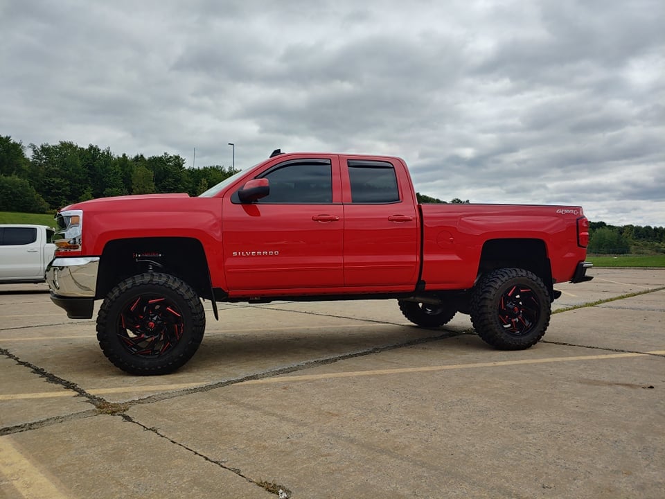 View build 7 Inch Lifted 2017 Chevy Silverado 1500 4WD | Rough Country