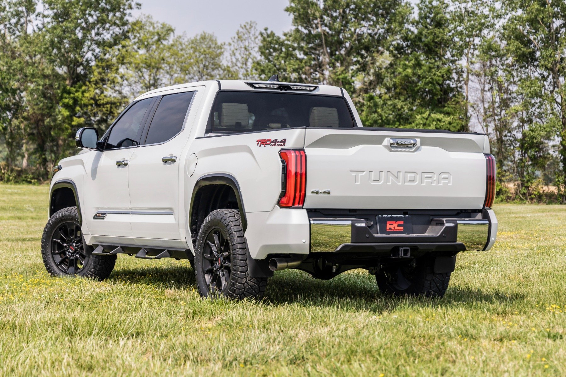 View build 1.75 Inch Leveled 2022 Toyota Tundra | Rough Country