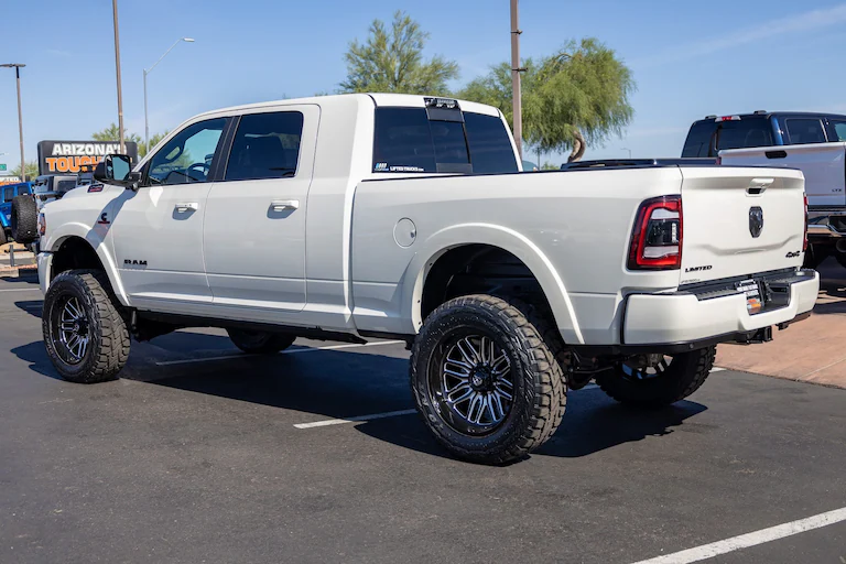 View build 5 Inch Lifted 2022 Ram 2500 4WD | Rough Country