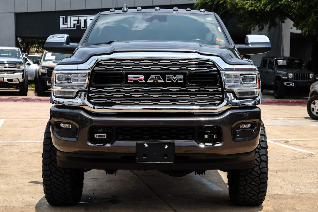 View build 5 Inch Lifted 2022 Ram 2500 4WD | Rough Country